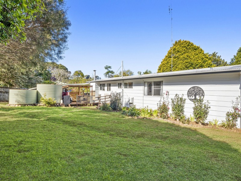 10 Lloyds Road, Springbrook QLD 4213