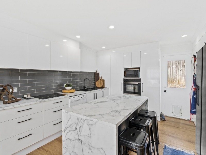 16 Bartlett Avenue, Nerang QLD 4211