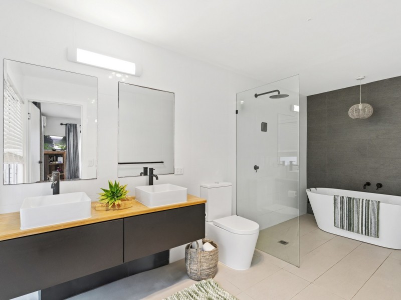 16 Bartlett Avenue, Nerang QLD 4211