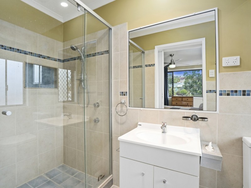 2 Perth Square, Highland Park QLD 4211