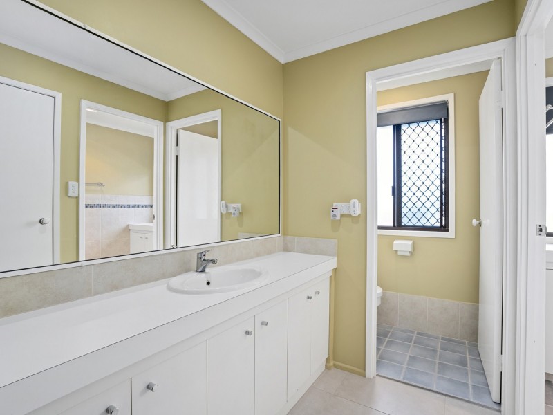 2 Perth Square, Highland Park QLD 4211
