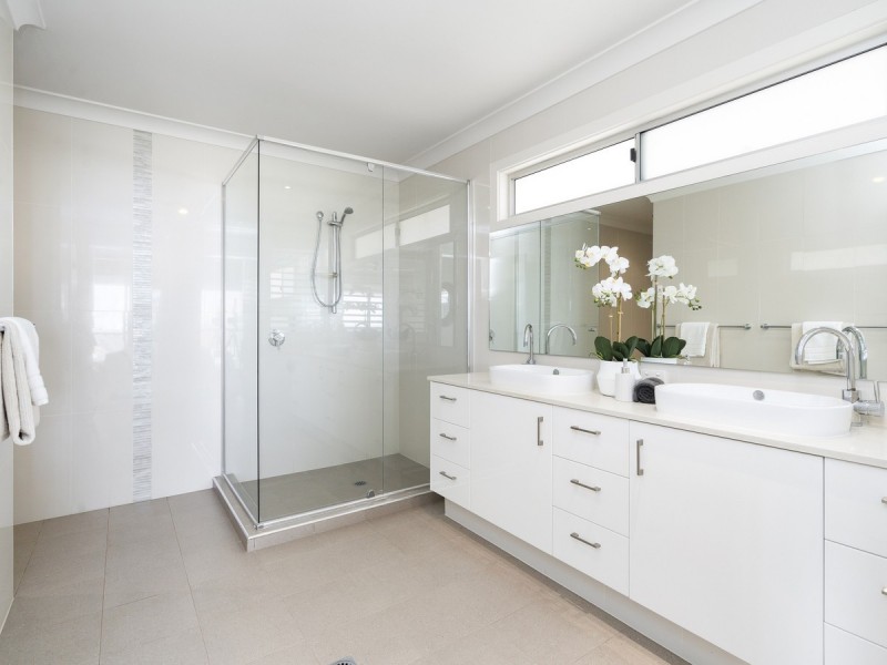 24 Ballah Crescent, Highland Park QLD 4211