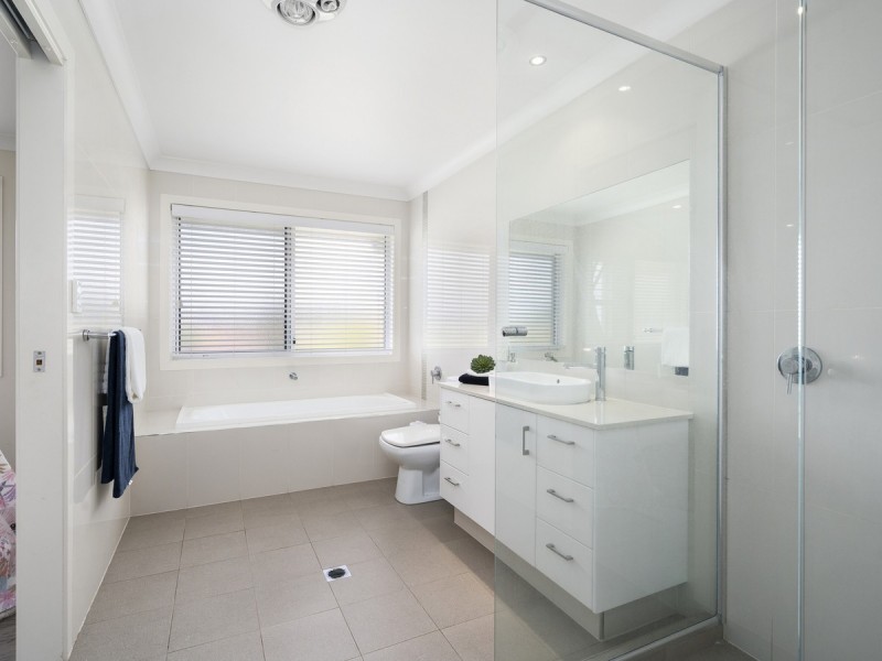 24 Ballah Crescent, Highland Park QLD 4211