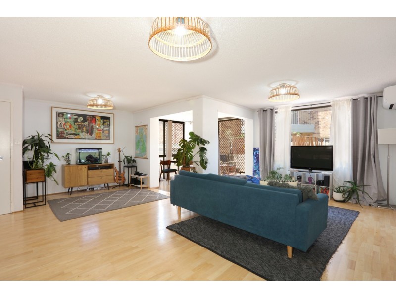 2/12 Second Avenue, Broadbeach QLD 4218