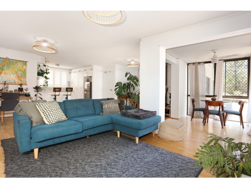 2/12 Second Avenue, Broadbeach QLD 4218