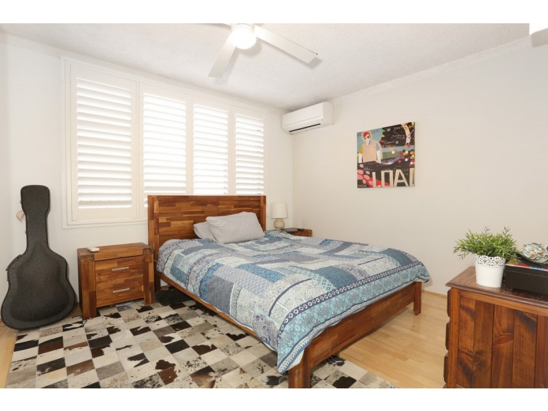 2/12 Second Avenue, Broadbeach QLD 4218