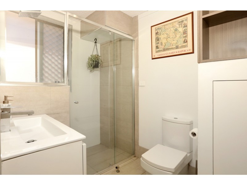 2/12 Second Avenue, Broadbeach QLD 4218