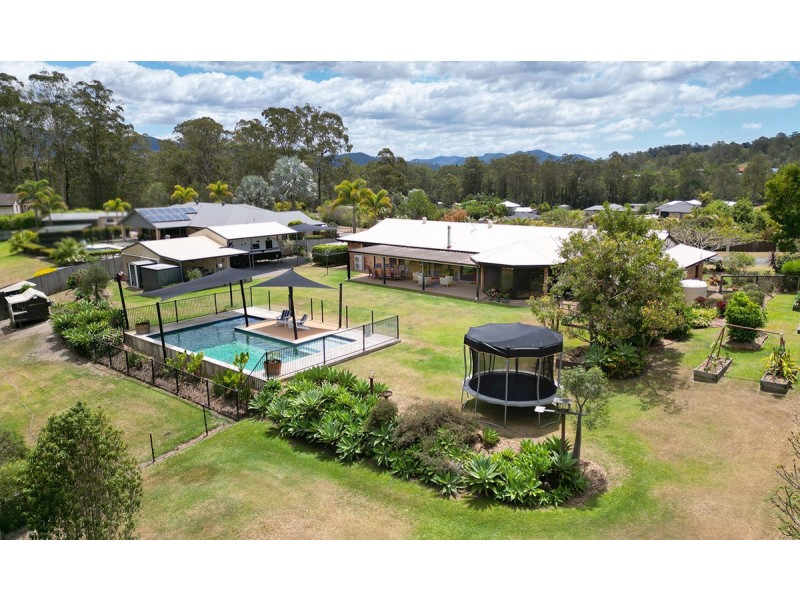 6 Lookout Place, Mount Nathan QLD 4211