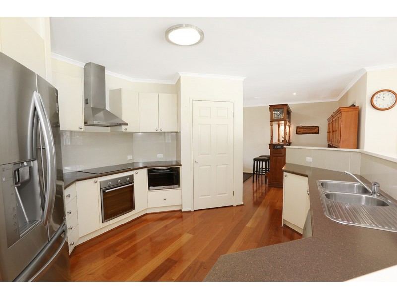 6 Lookout Place, Mount Nathan QLD 4211