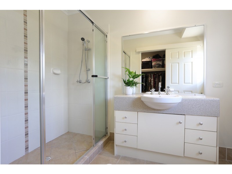 6 Lookout Place, Mount Nathan QLD 4211