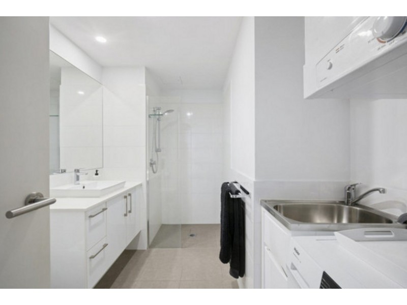 1111/6-8 Waterford Court, Bundall QLD 4217