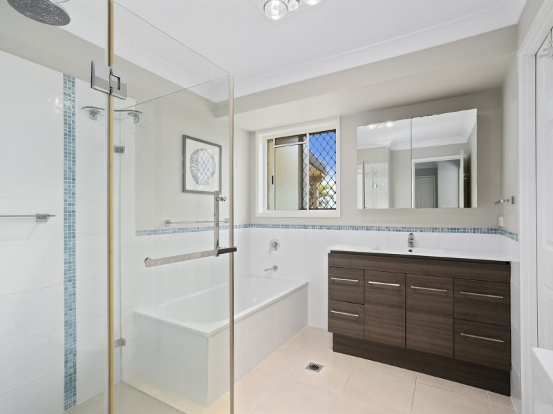 29 Mcleod Street, Highland Park QLD 4211