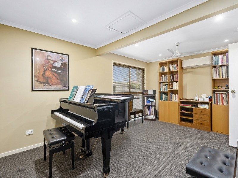 27 Bartlett Avenue, Nerang QLD 4211