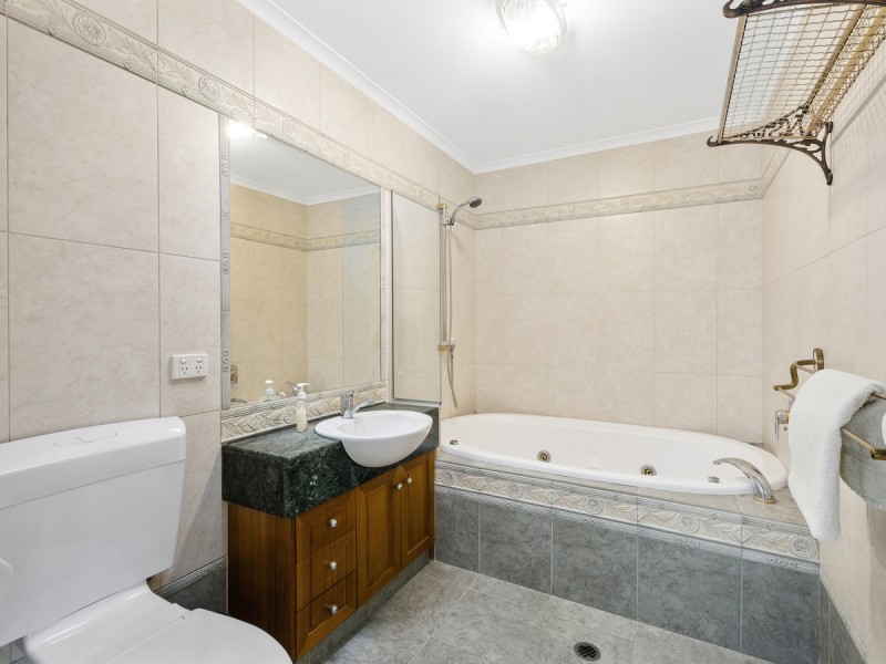 27 Bartlett Avenue, Nerang QLD 4211