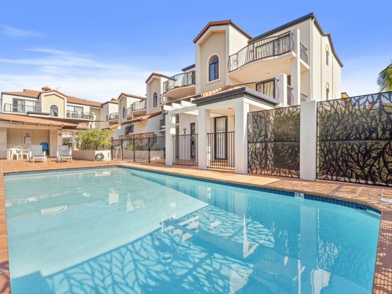 10/33 Lenneberg Street, Southport QLD 4215