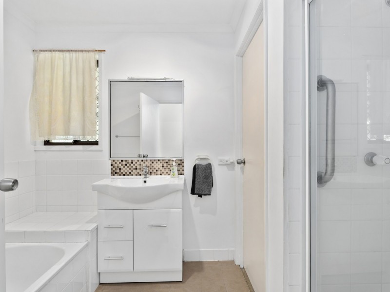 1/24 Gumbeel Court, Highland Park QLD 4211