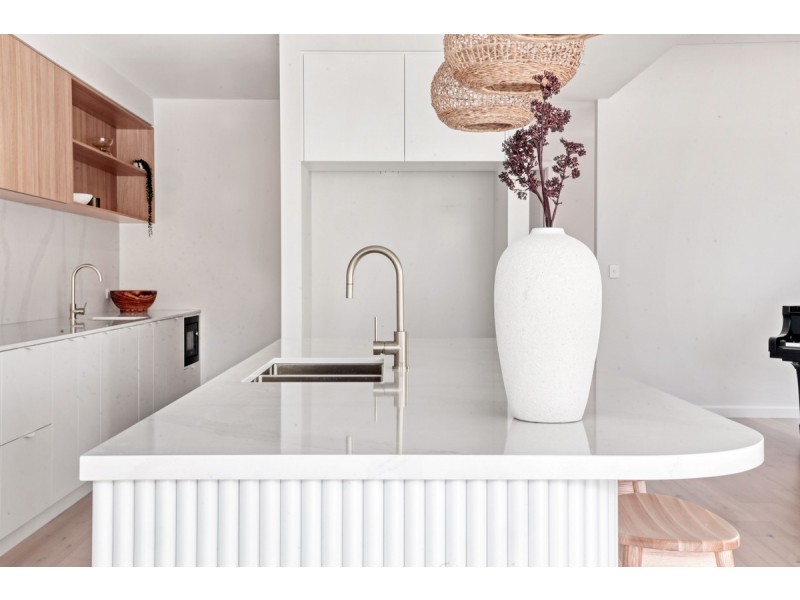 32a T E Peters Drive, Broadbeach Waters QLD 4218