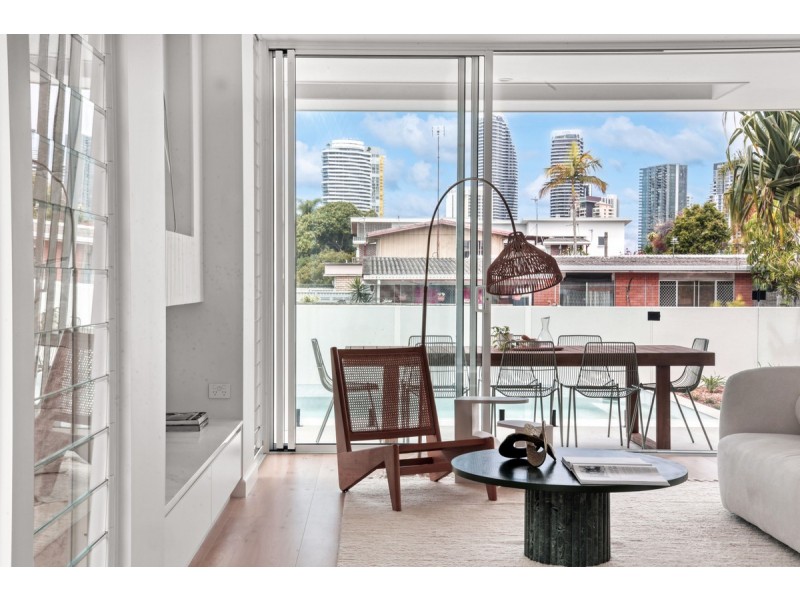 32a T E Peters Drive, Broadbeach Waters QLD 4218