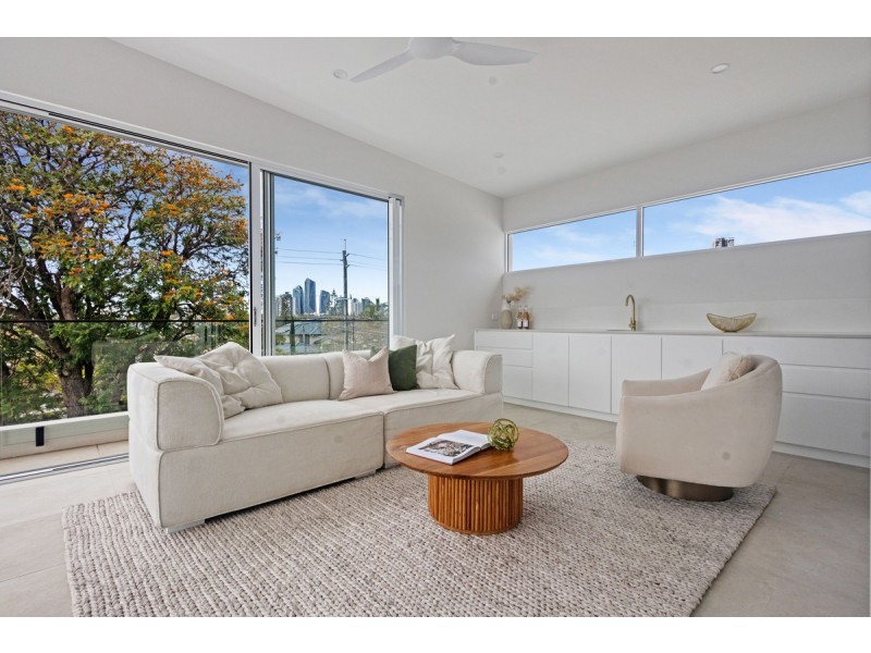 32a T E Peters Drive, Broadbeach Waters QLD 4218