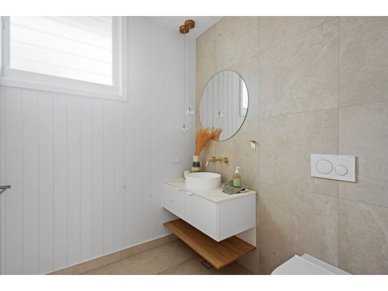 32a T E Peters Drive, Broadbeach Waters QLD 4218