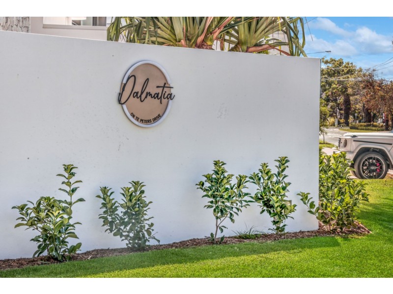 32a T E Peters Drive, Broadbeach Waters QLD 4218