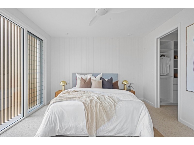 32a T E Peters Drive, Broadbeach Waters QLD 4218