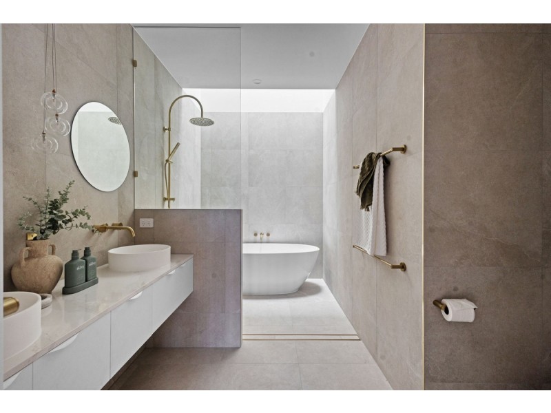 32a T E Peters Drive, Broadbeach Waters QLD 4218