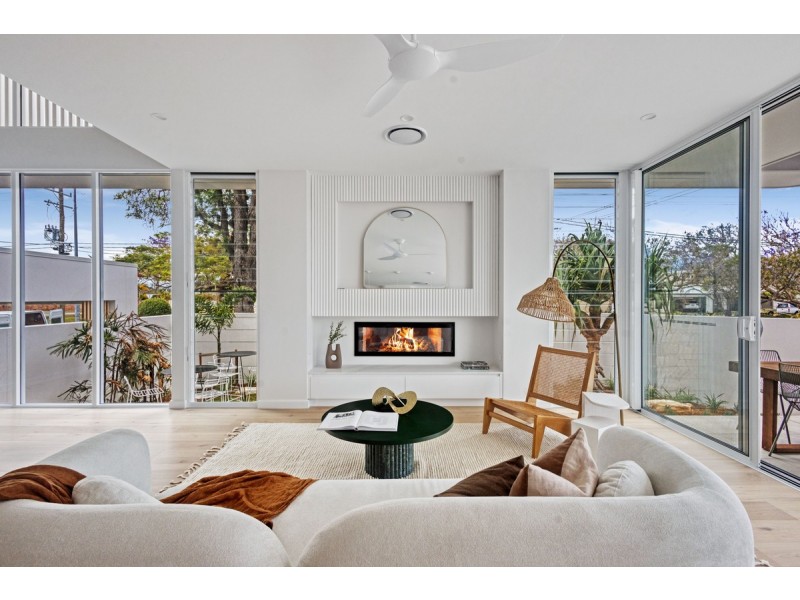 32b T E Peters Drive, Broadbeach Waters QLD 4218