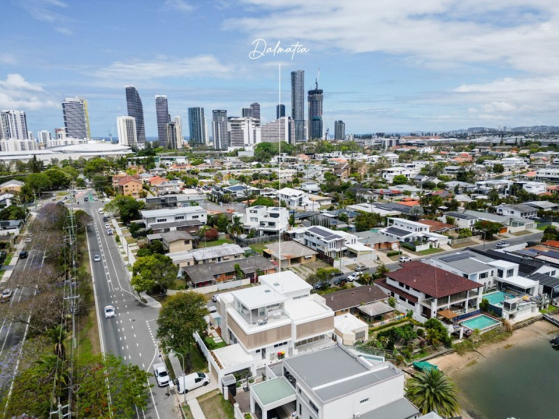32b T E Peters Drive, Broadbeach Waters QLD 4218