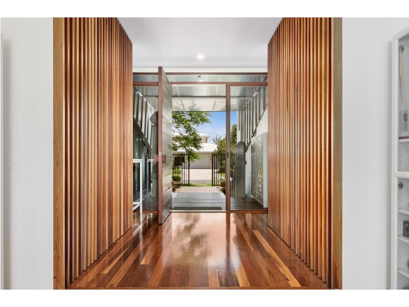 3011 Northview Parade, Benowa QLD 4217