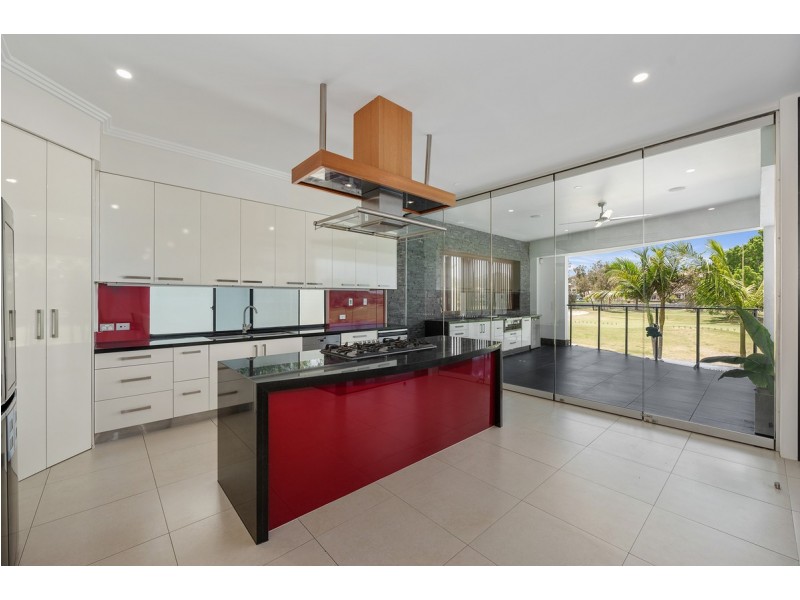 3011 Northview Parade, Benowa QLD 4217