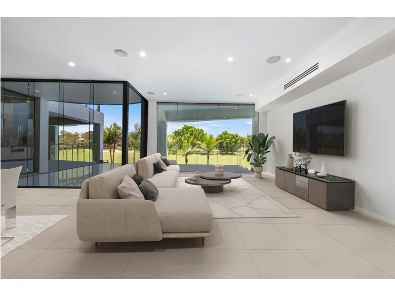 3011 Northview Parade, Benowa QLD 4217