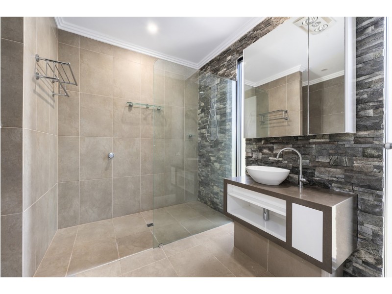 3011 Northview Parade, Benowa QLD 4217