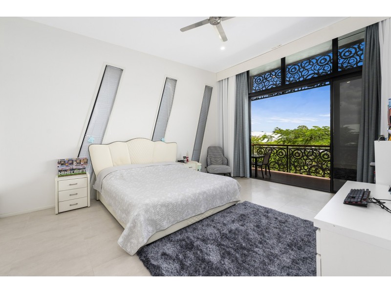 3011 Northview Parade, Benowa QLD 4217