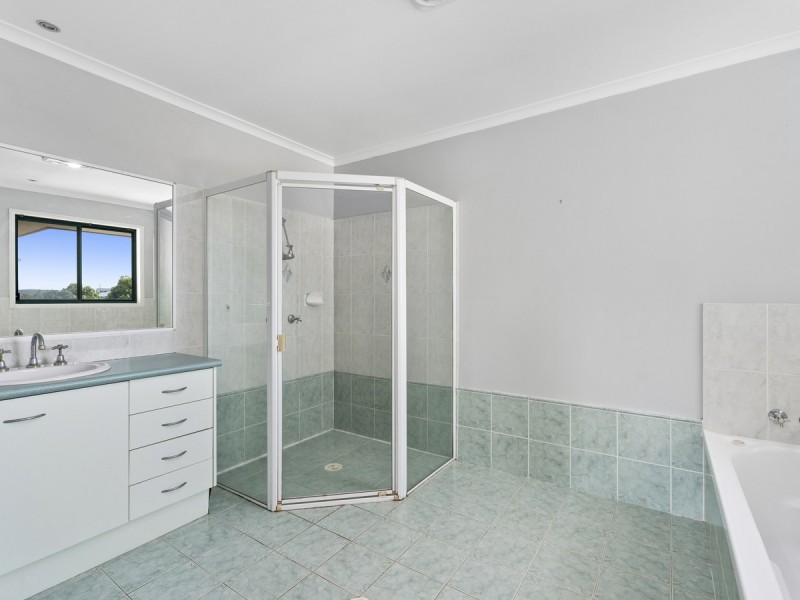 111 Armstrong Way, Highland Park QLD 4211