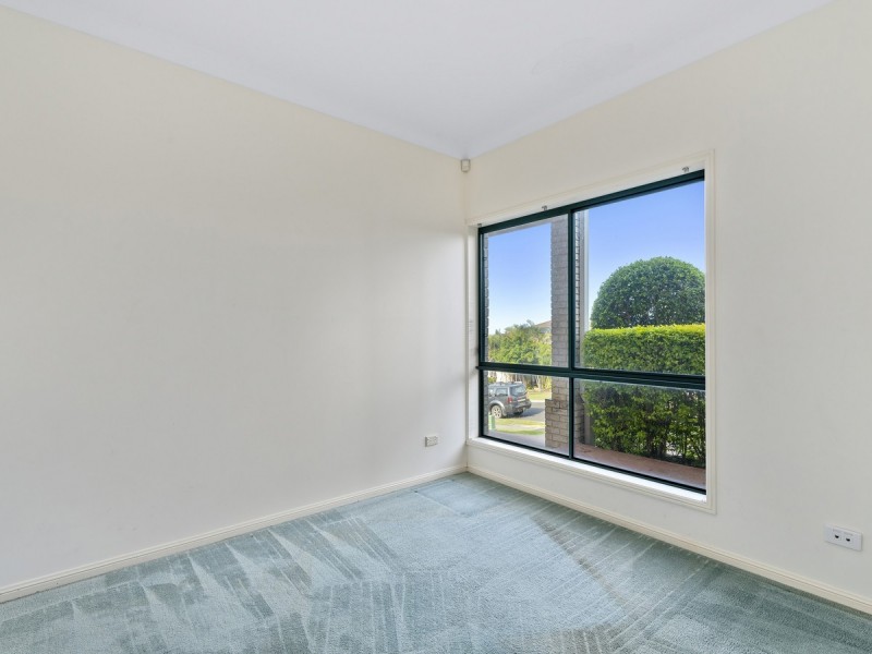 111 Armstrong Way, Highland Park QLD 4211