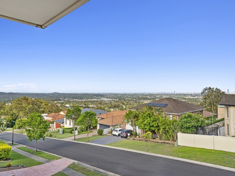 111 Armstrong Way, Highland Park QLD 4211