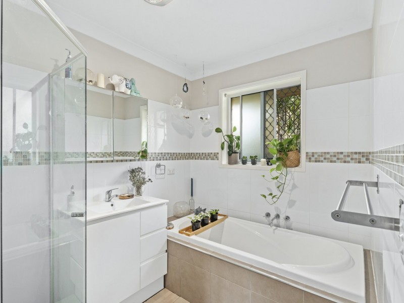 4/131 Sunshine Boulevard, Mermaid Waters QLD 4218