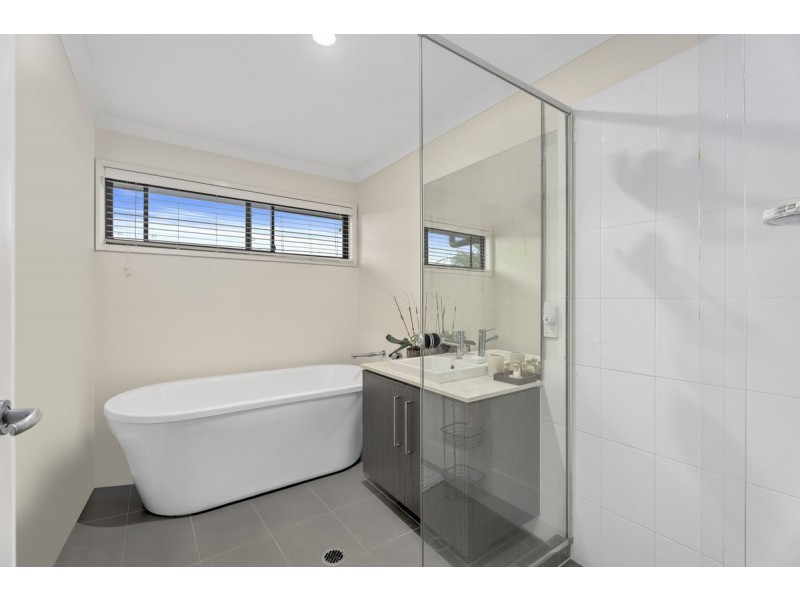 15 Buchanan Circuit, Oxenford QLD 4210