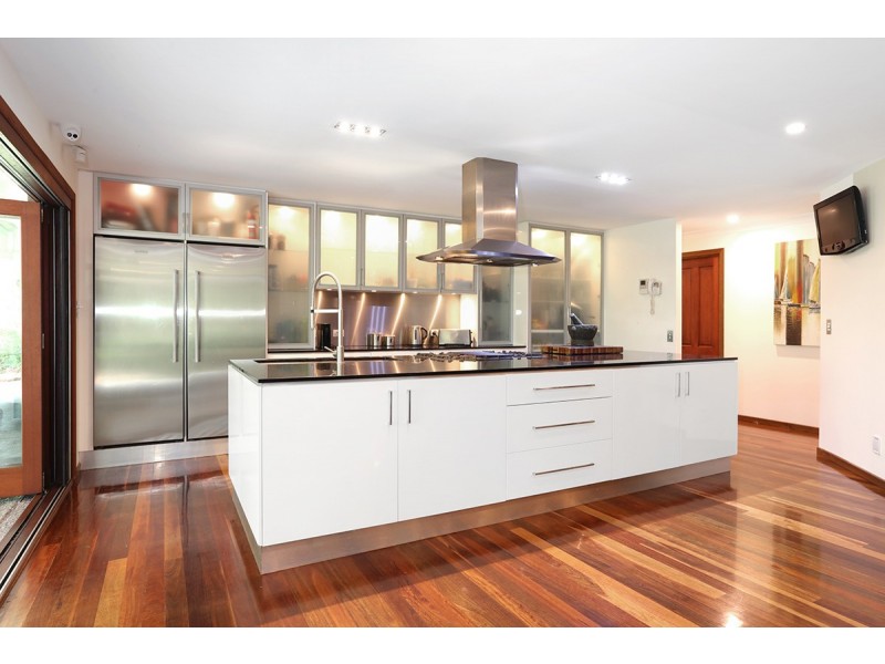 2 Mayo Court, Highland Park QLD 4211