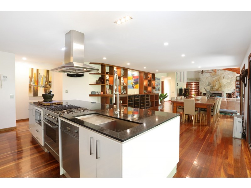 2 Mayo Court, Highland Park QLD 4211