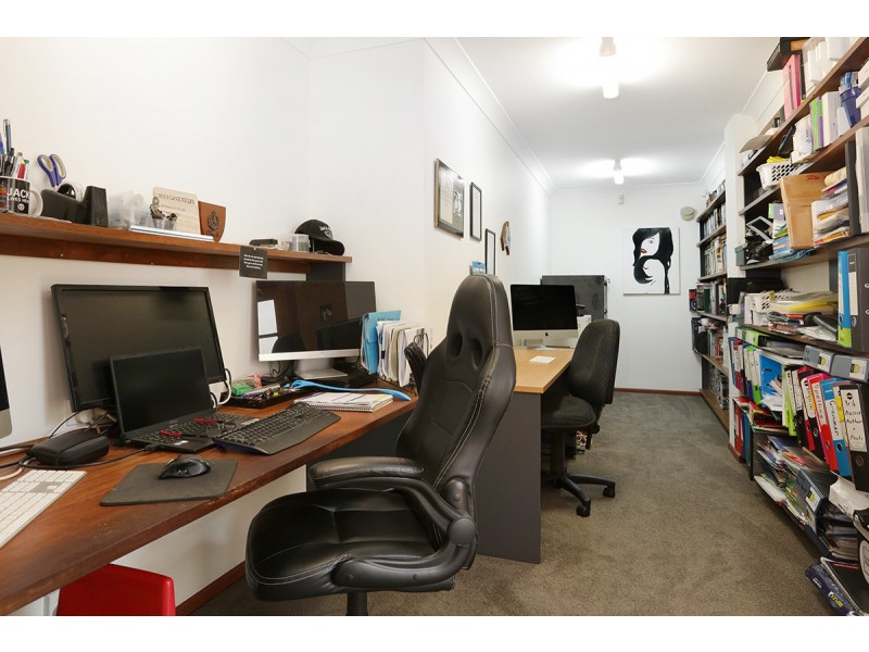 2 Mayo Court, Highland Park QLD 4211