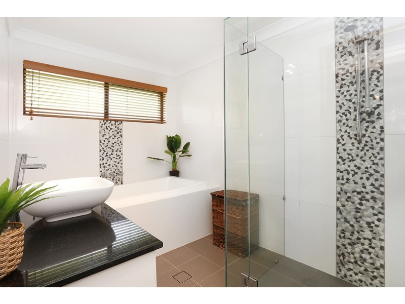 2 Mayo Court, Highland Park QLD 4211