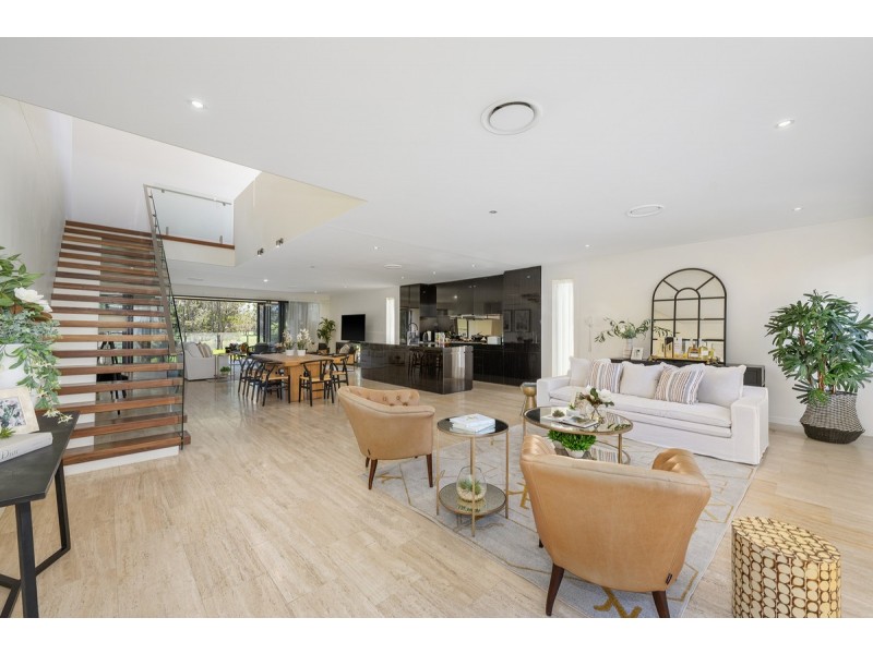 20 The Boulevarde, Benowa QLD 4217