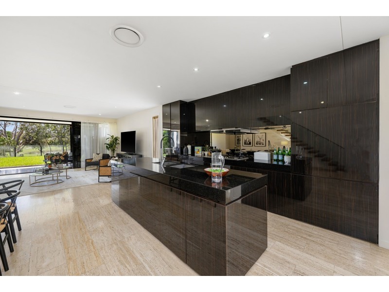 20 The Boulevarde, Benowa QLD 4217