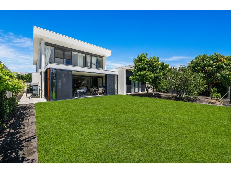 20 The Boulevarde, Benowa QLD 4217