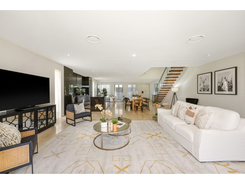 20 The Boulevarde, Benowa QLD 4217