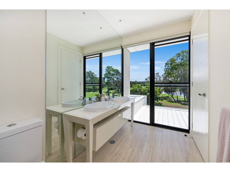 20 The Boulevarde, Benowa QLD 4217