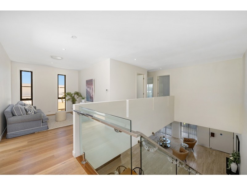 20 The Boulevarde, Benowa QLD 4217