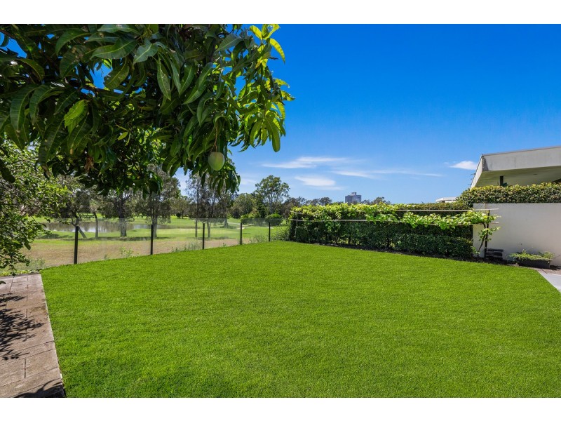 20 The Boulevarde, Benowa QLD 4217